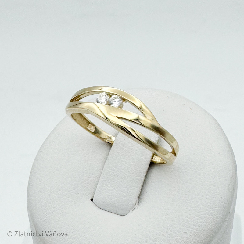 Žluté zlato prsten se zirkony